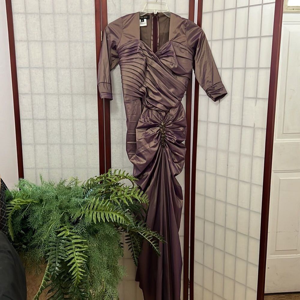 TADASHI SHOJI RUCHED‎ BODICE BEAUTIFUL JEWELED MAXI PARTY, WEDDING, FORMA…
